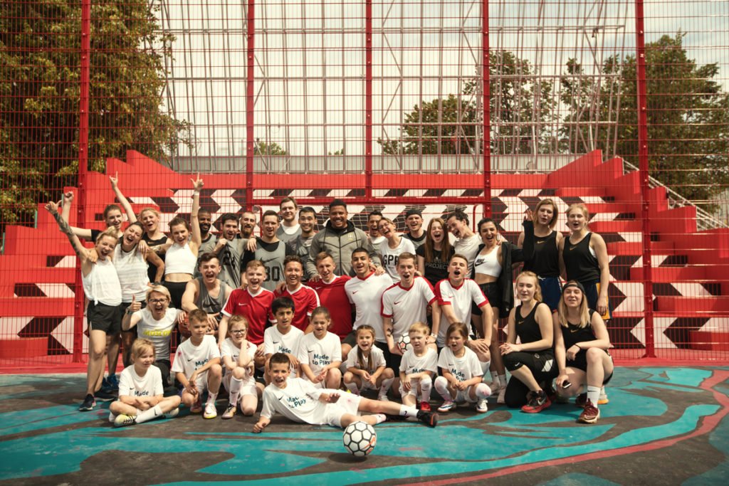 Ronaldo e Arshavin, ex football player and Nike's testimonial 