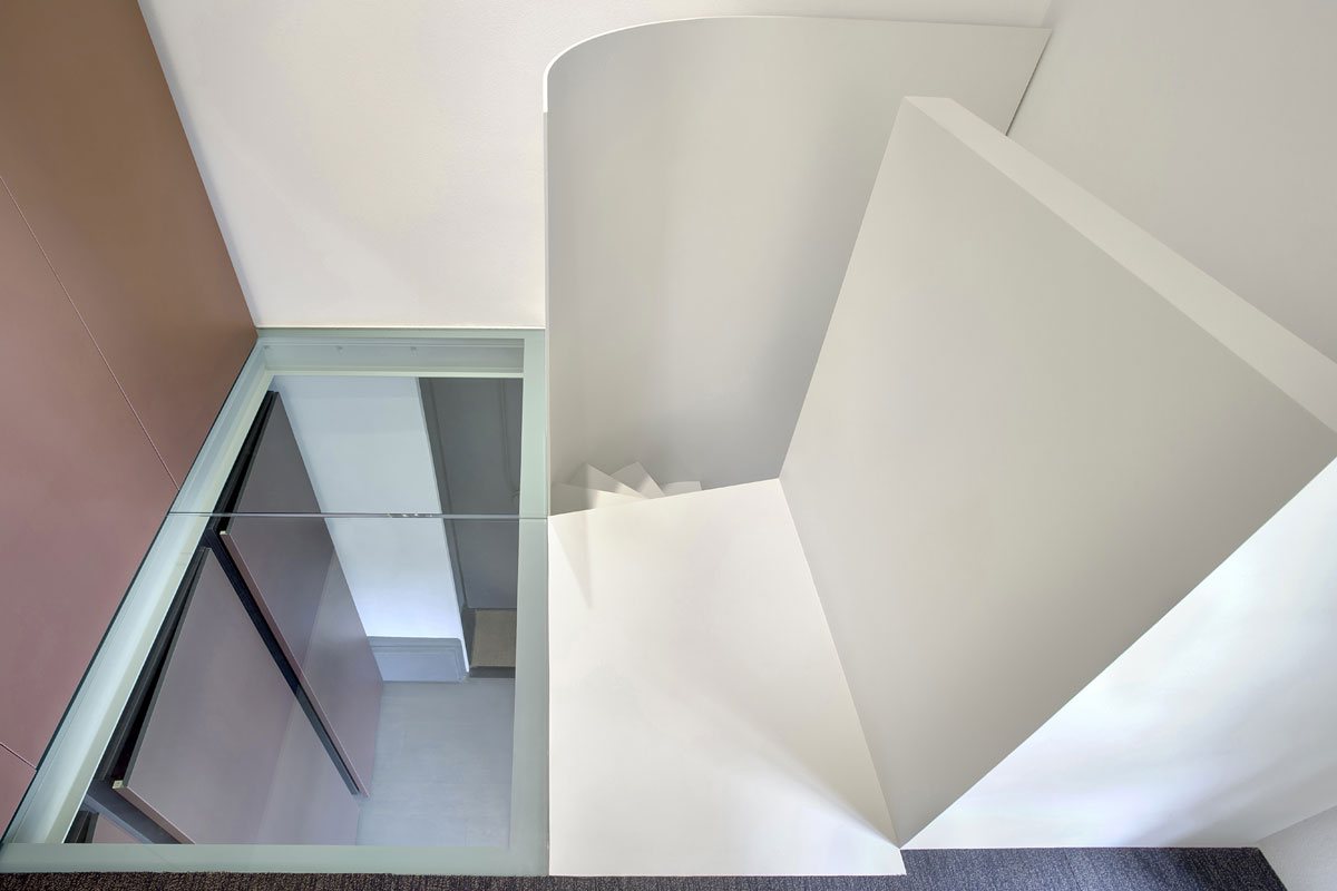 Scala creata da Fontanot, realizzata in collaborazione con lo studio Westway Architects