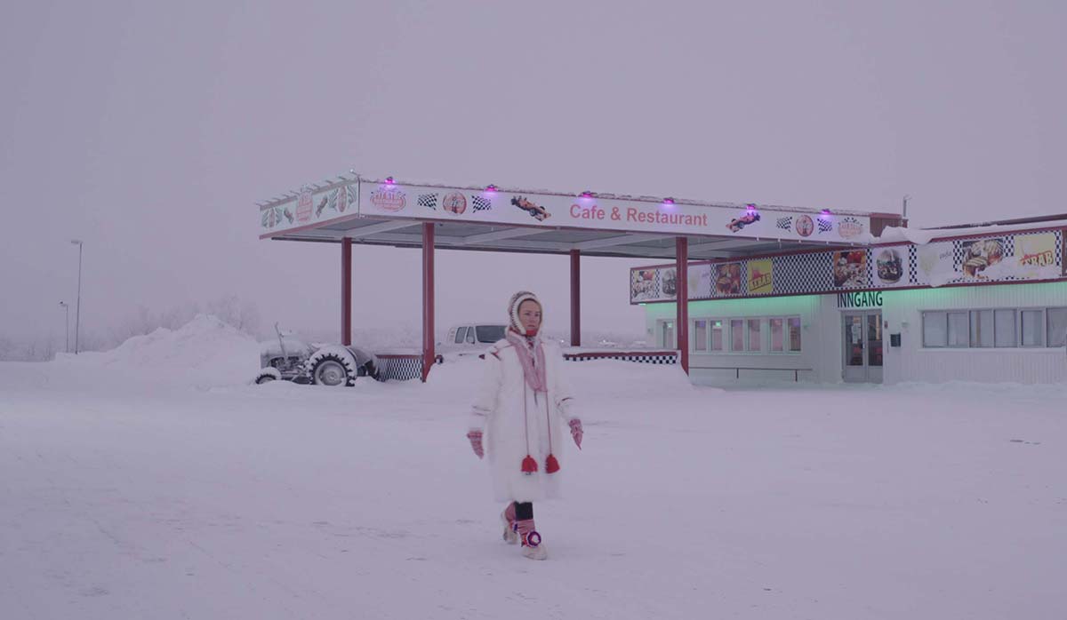 The Human Shelter di Boris Benjamin Bertram