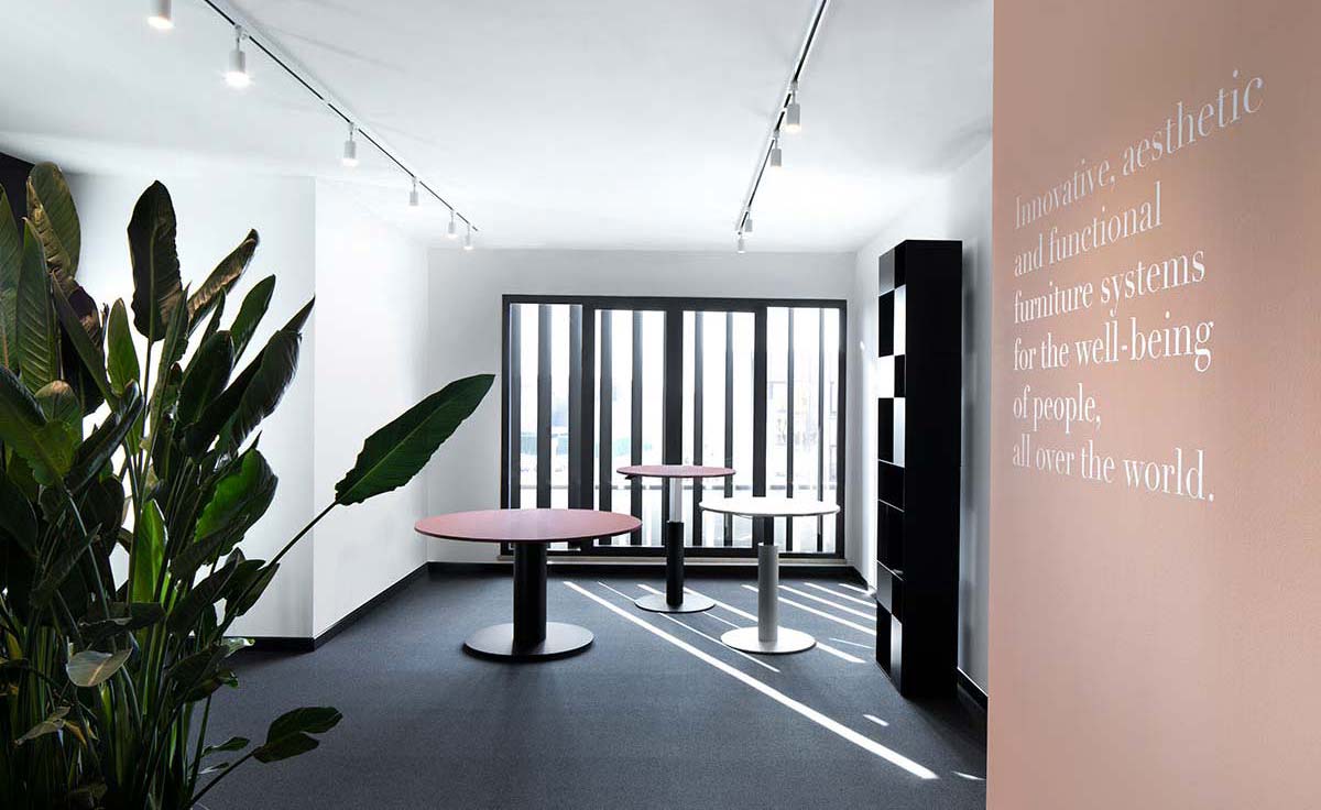 Moving Colours, Corporate Showroom, Mara - Photo © Mattia Pagani