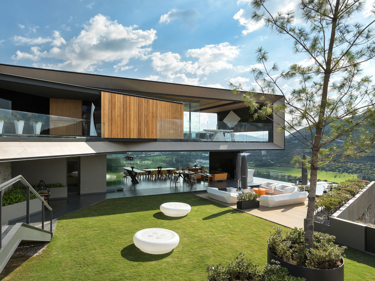 Vondom, forme audaci per un’architettura dell’equilibrio
