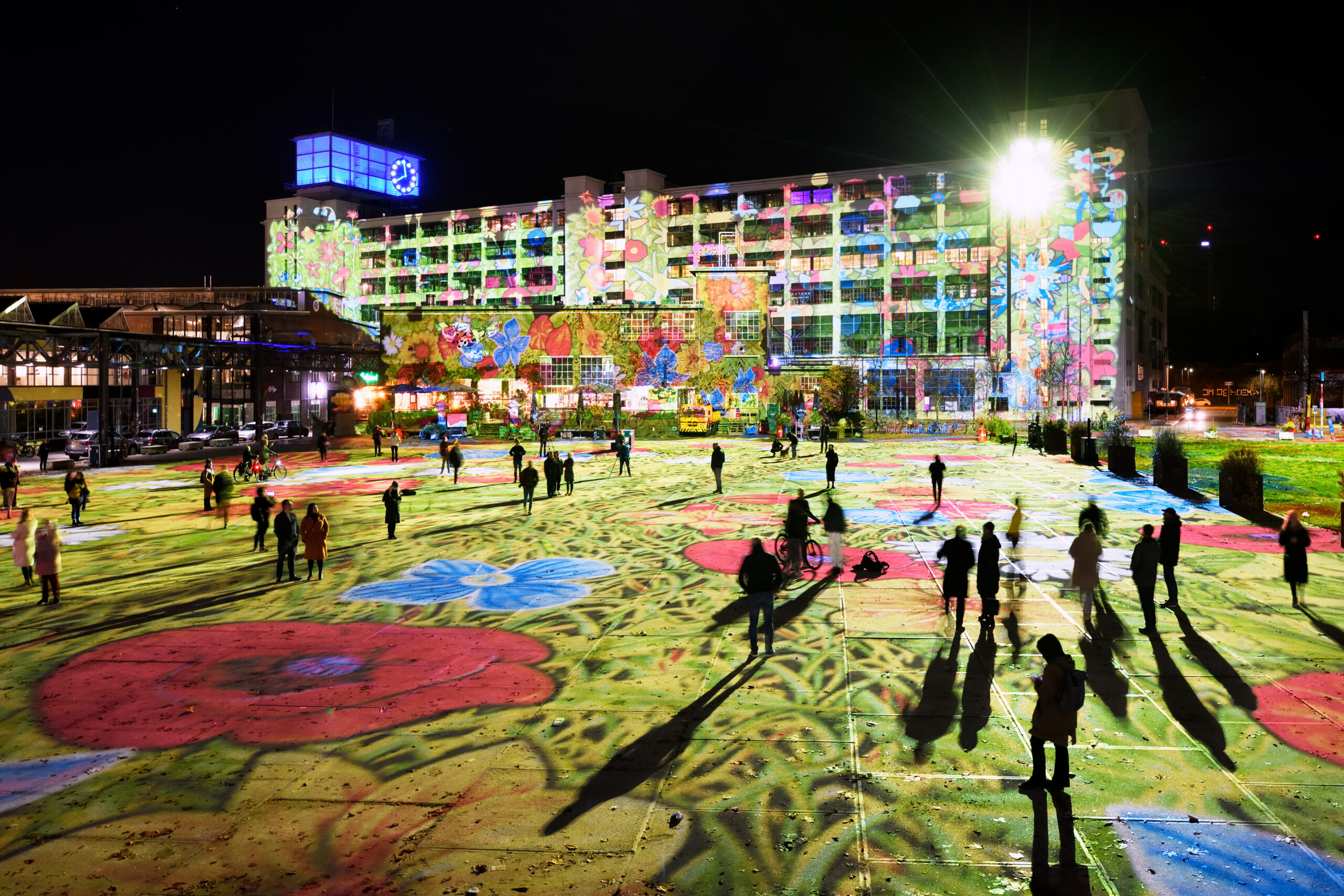 Glow 2021, Drop of Light door by Gijs van Bon. Photo © Bart van Overbeeke