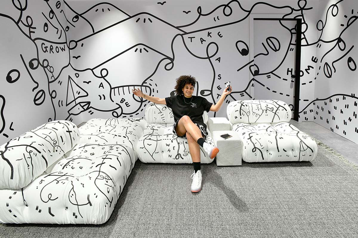 Camaleonda è la nuova tela di Shantell Martin