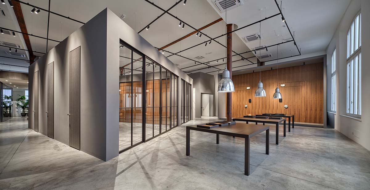 Dentro il nuovo showroom di Lualdi