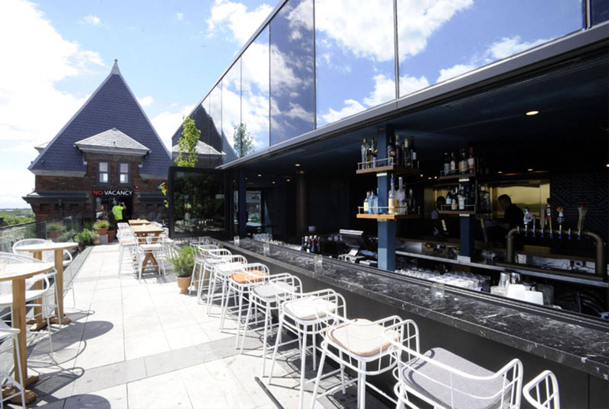 Anche Chairs & More al Broadview Hotel di Toronto