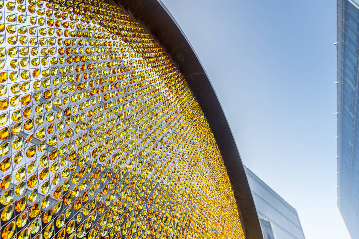 Swarovski e Fredrikson Stallard: 10 anni scolpiti in un’opera