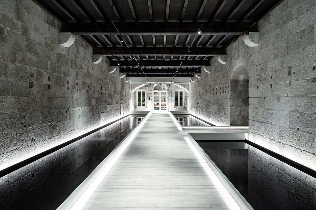 Tra archeologia e cybersfera