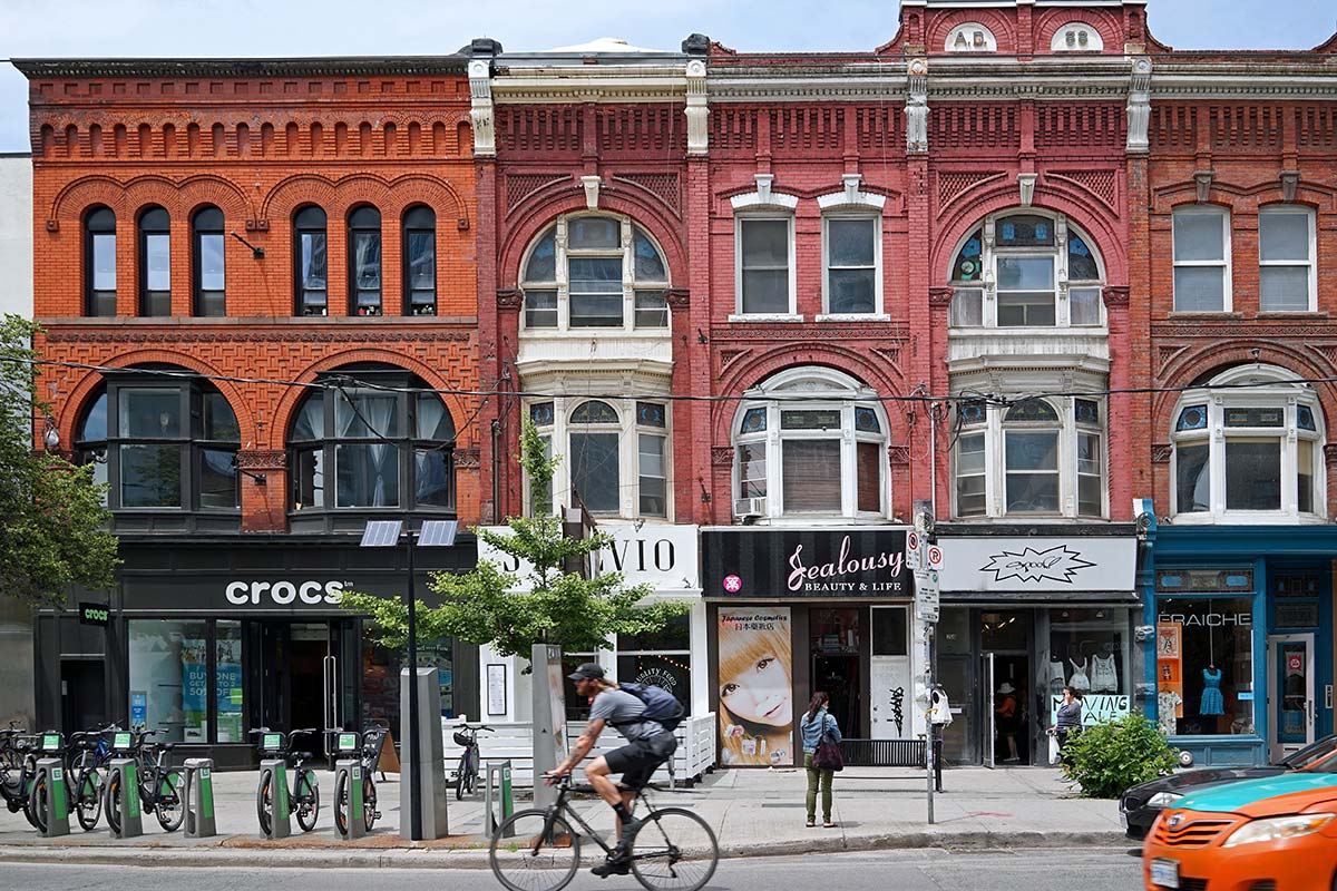 West Queen West, Toronto - Photo © Spiroview Inc