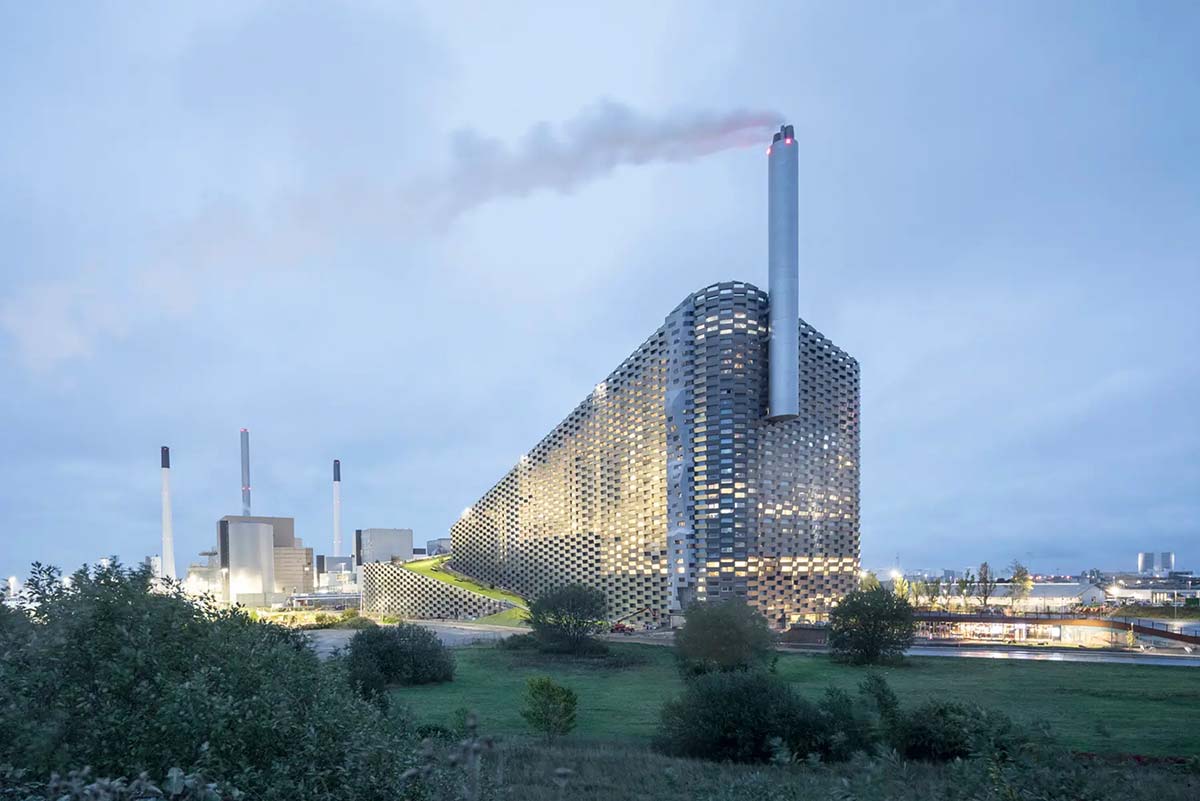 CopenHill, Copenhagen - Photo © Oliver Foerstner