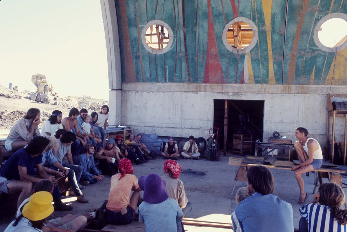 Paolo Soleri with students - Photo © Orlando Cabanban