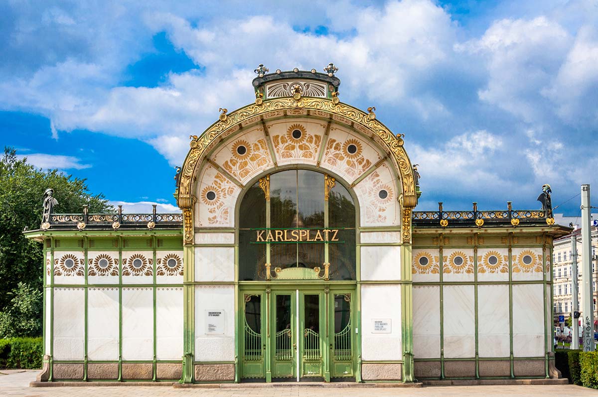 Subway entrance, Karlsplatz, Vienna - Photo © Pfeiffer
