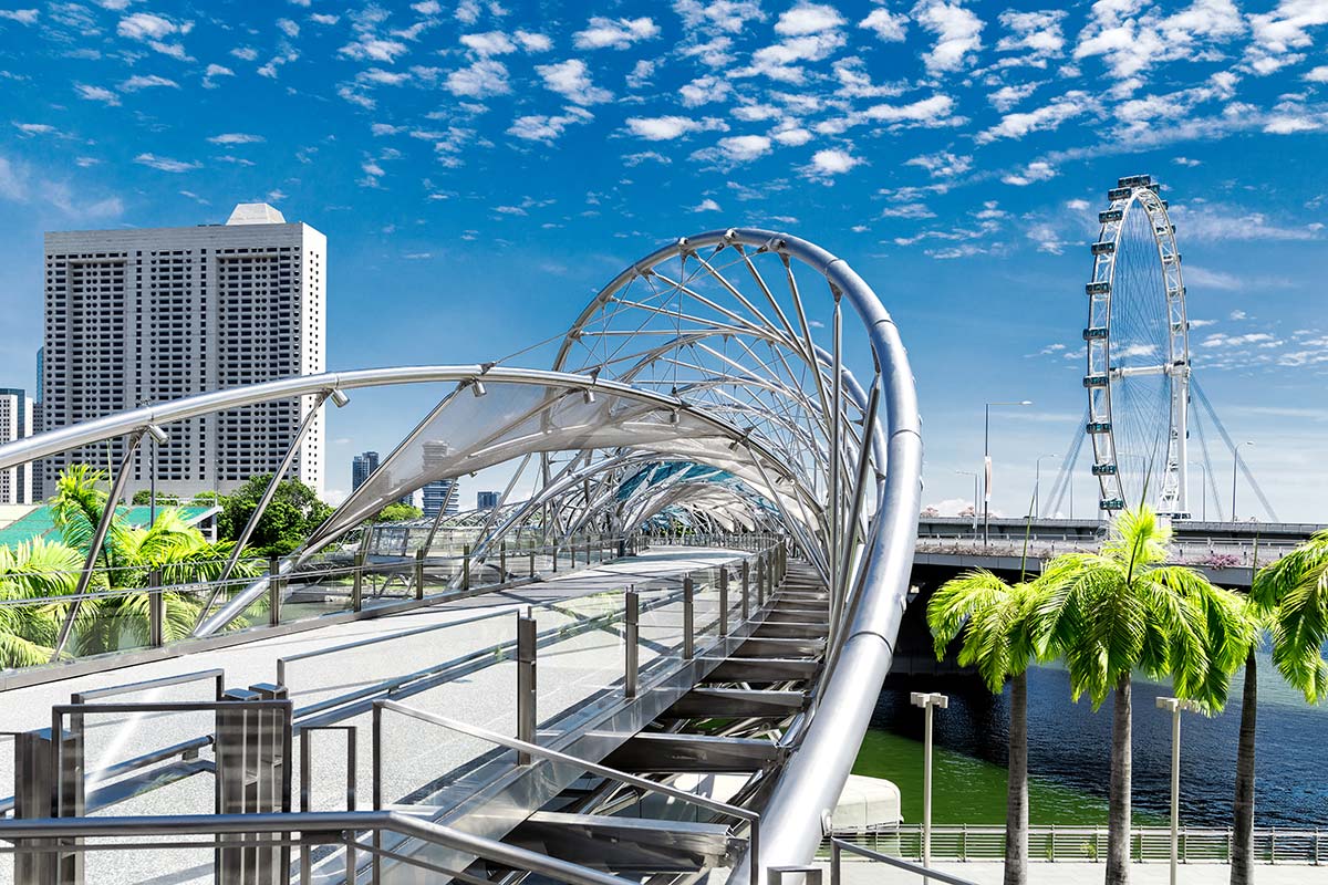 Helix bridge, Singapore - Photo © Ivan Kurmyshov