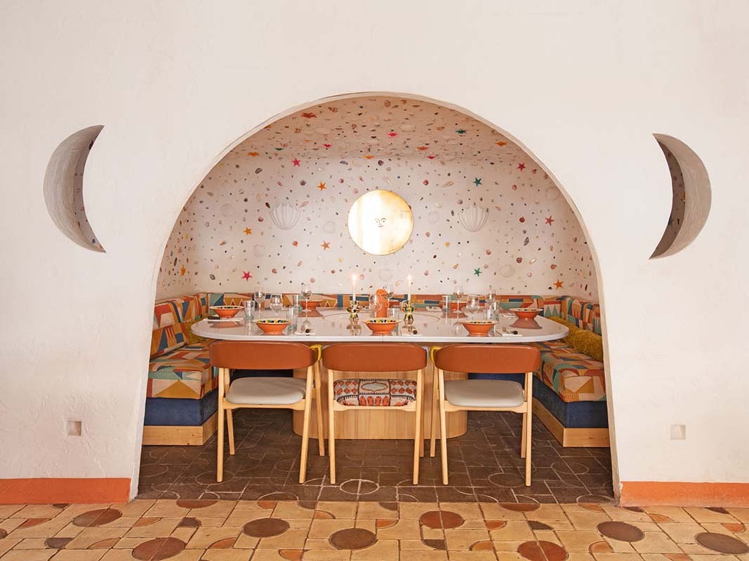 Montesol Experimental Ibiza: camere bohémien e beach club pieds dans l’eau