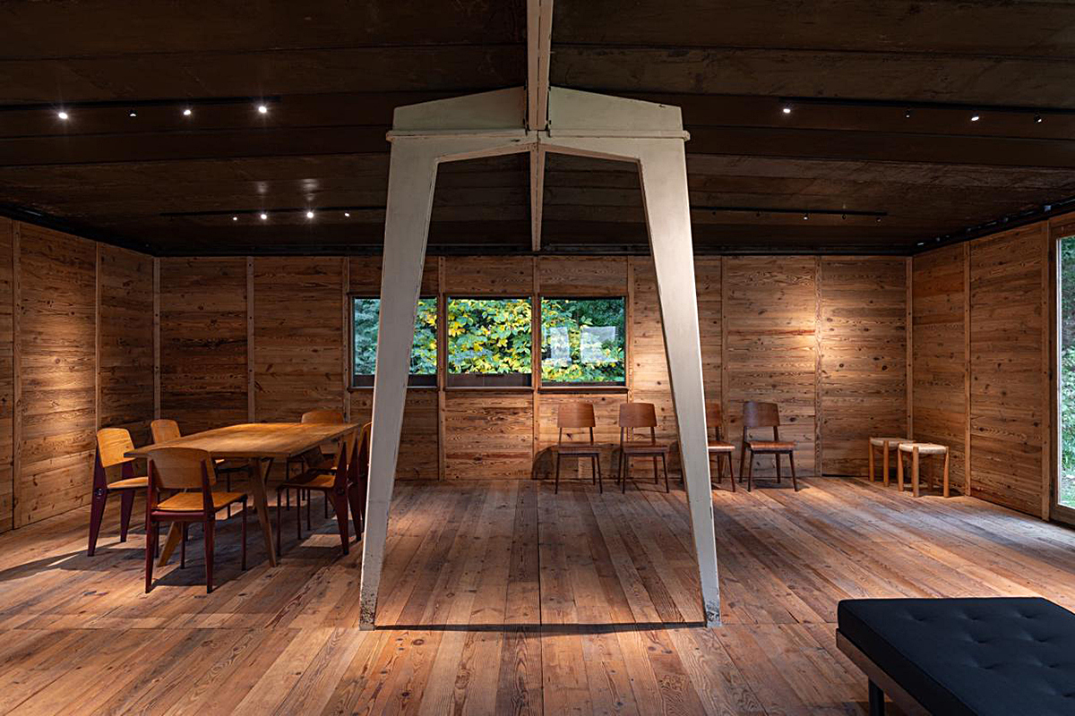 Jean Prouvé’s Maison Démontable (Galerie Downtown-Laffanour, Paris) installed in the Design Miami: Paris garden