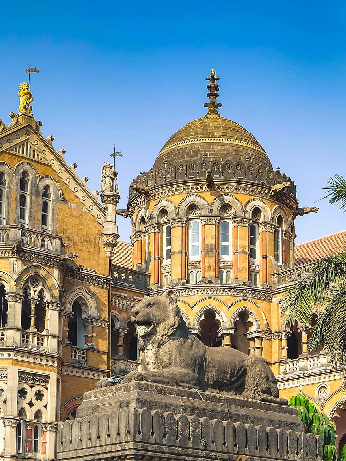 Chhatrapati Shivaji Maharaj Terminus, Mumbai - Photo © darkpurplebear