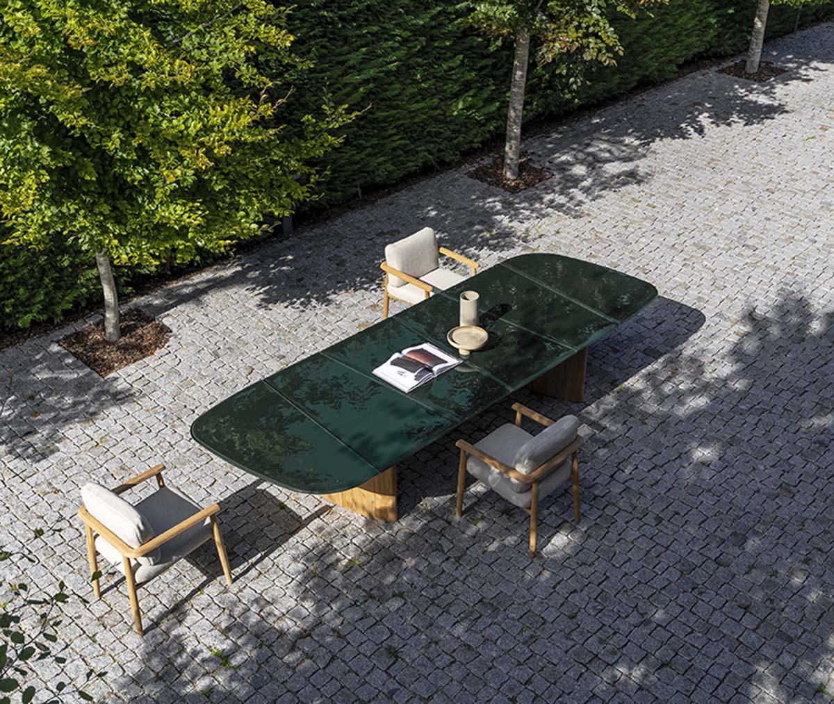 Regaliz Table by Royal Botania, design Kris Van Puyvelde