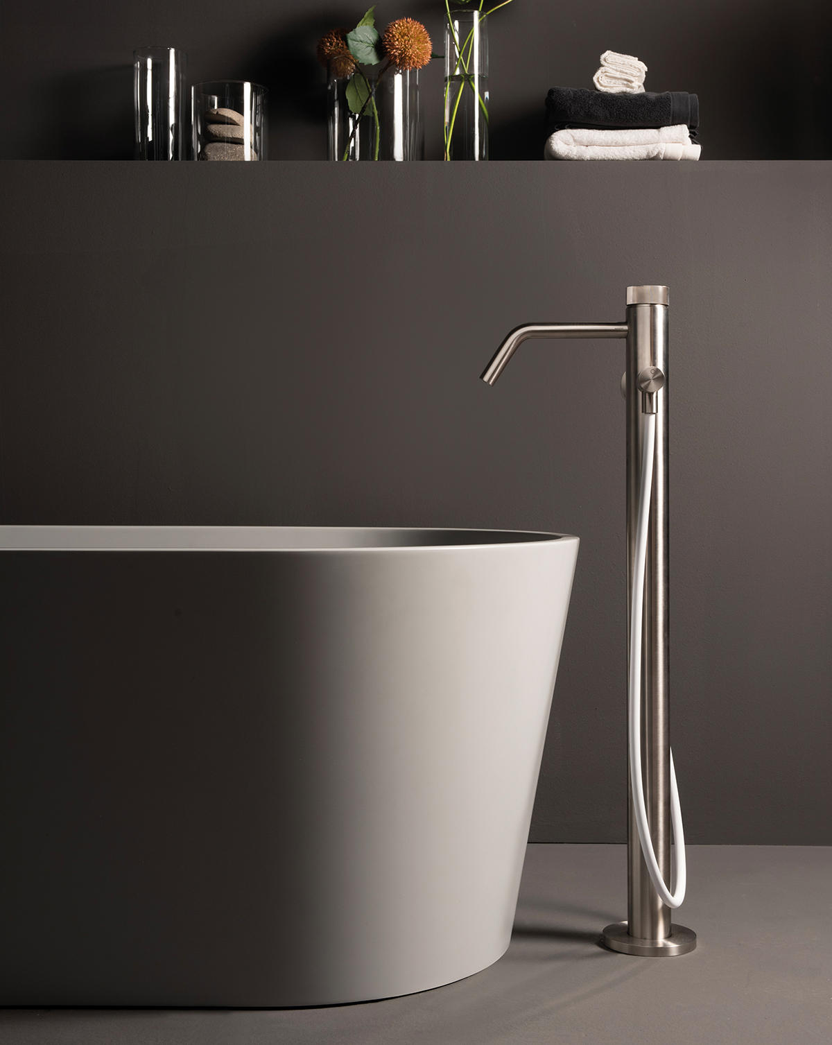 RE018 by Amphora, design Studio Adolini