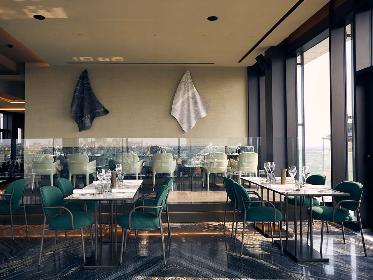 Ristorante con vista sullo skyline di Milano