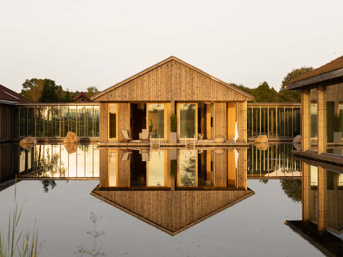 Abbracciati dalla natura, con la complicità dell’architettura