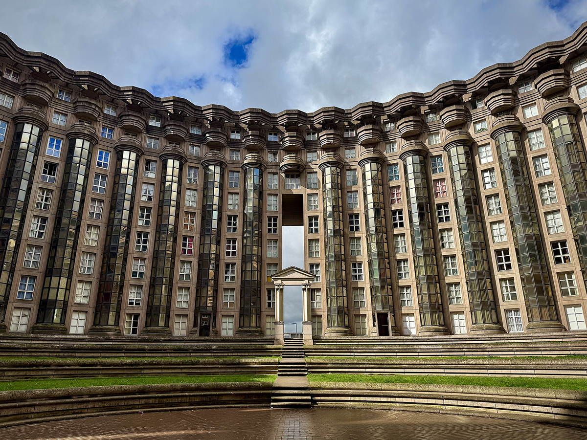 Les Espaces d’Abraxas, project by Ricardo Bofill – photo © Lucasdcrk:Wikimedia Commons