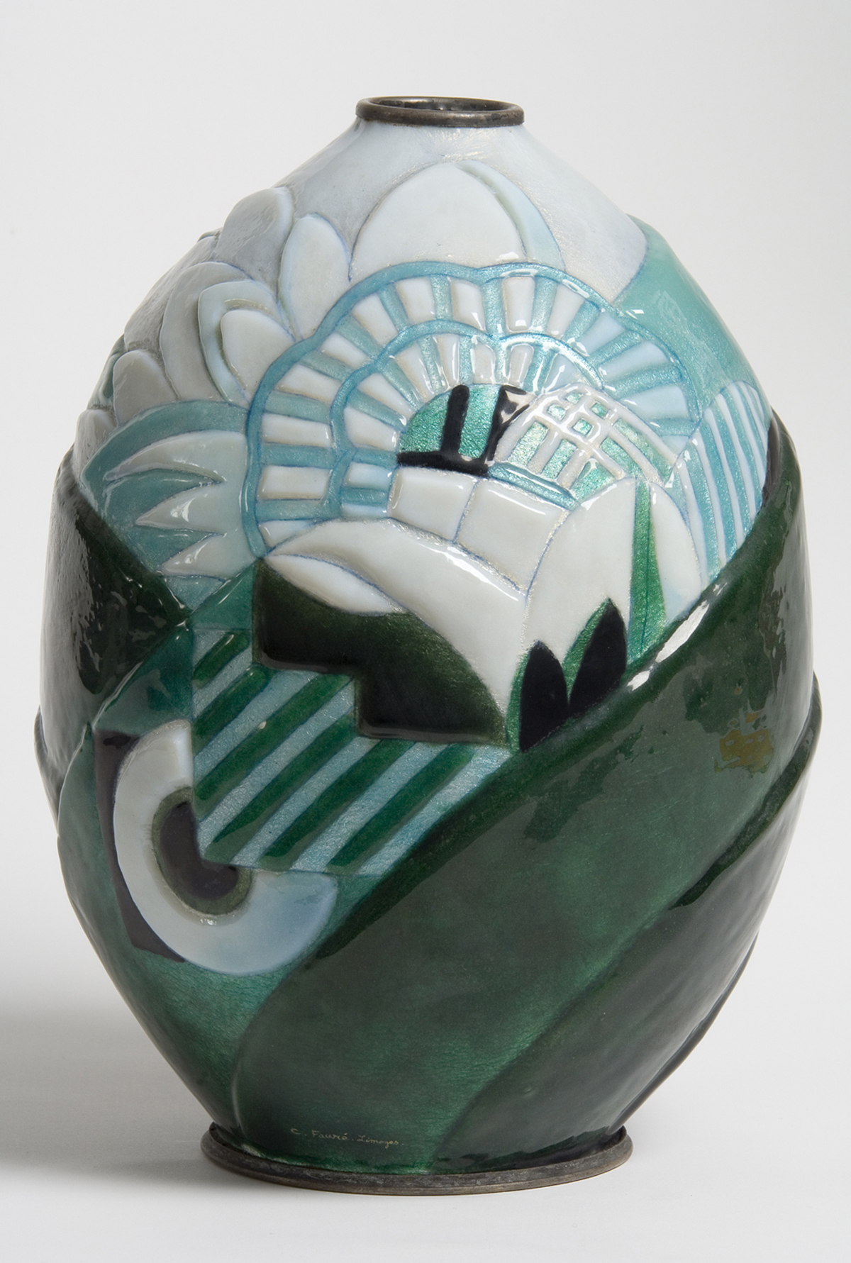 Vase Lucien, Emile Fauré, 1927 – from the 1925-2025. Cent ans d’Art Déco exhibition at Musée des Arts Décoratifs – Photo courtesy Musée des Arts Décoratifs