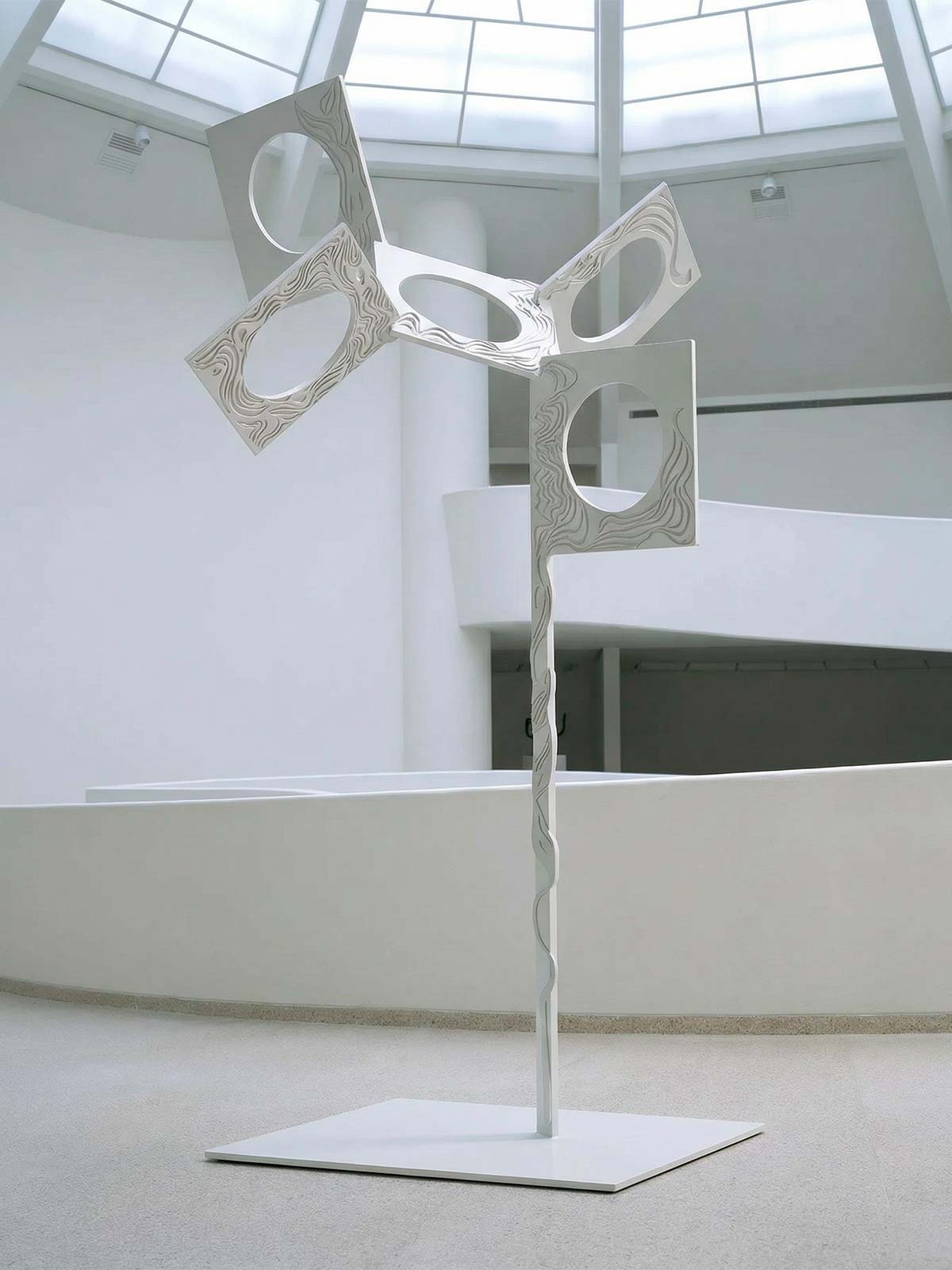 Un render dell'installazione "Cerchi di pace", che reinterpreta il totem progettato da Franco Albini, Franca Helg e AlbeSteiner per Cortina 1956 e che sarà inaugurata il 12 marzo alla Fabbrica del Vapore