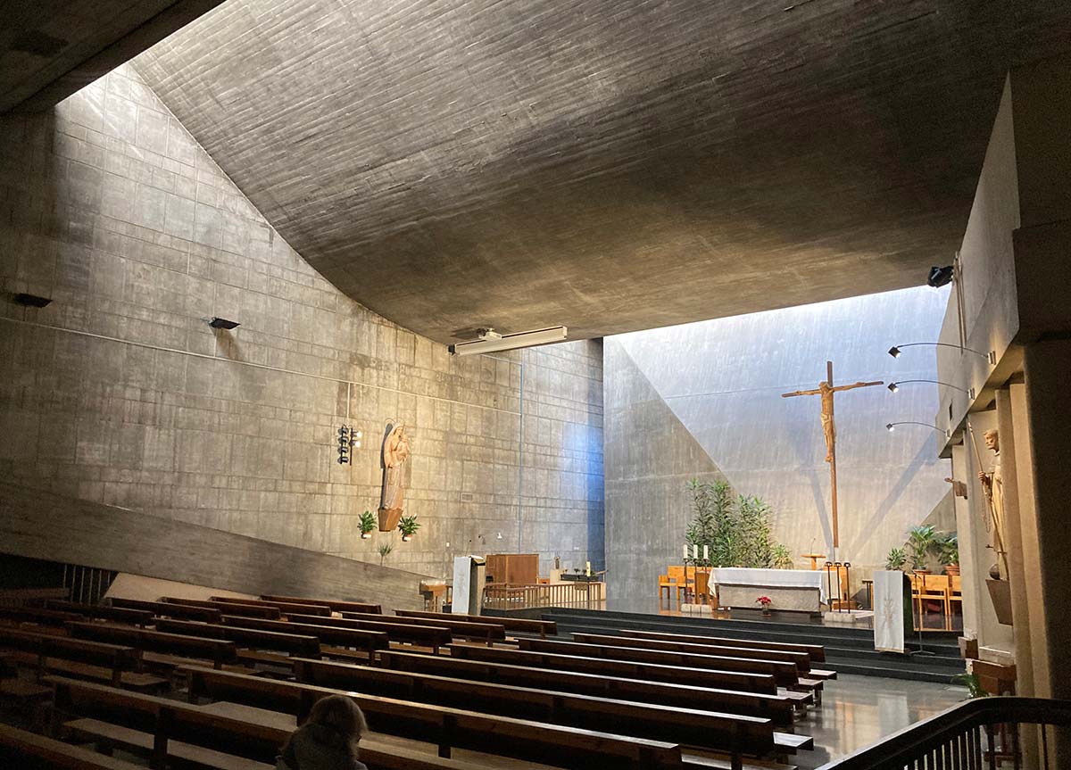 La chiesa brutalista Nuestra Señora del Rosario de Filipinas, datata 1970 - Photo © Jose M. Bustos