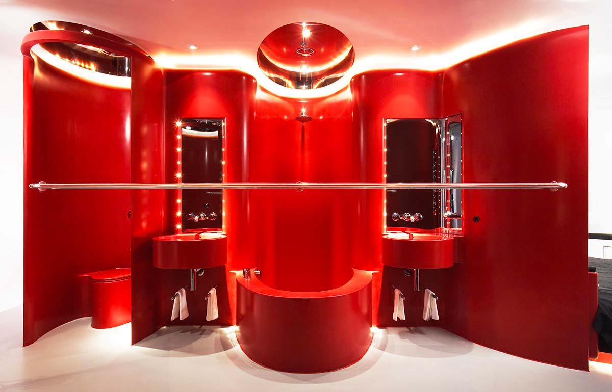 Uno degli scenografici bagni – parte integrante delle camere d’albergo – progettati da Ron Arad per Hotel Puerta América - Photo © courtesy Hotel Puerta América