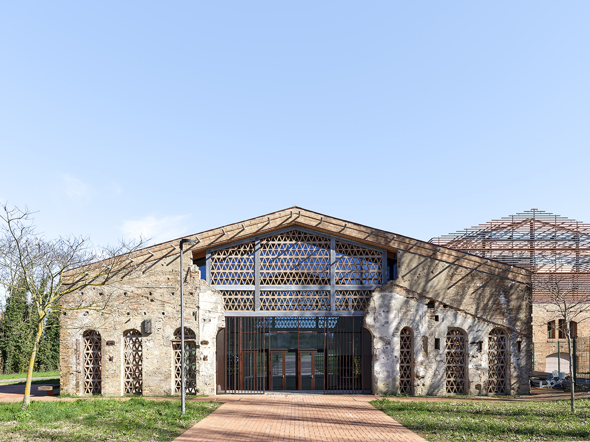 Oltre il recinto, una “architettura d’aria”