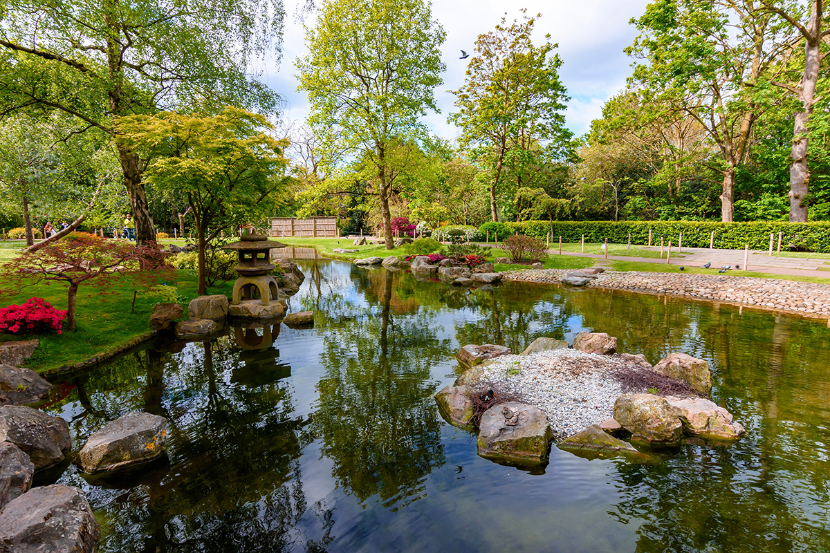 Kyoto garden, Holland park, London - Photo © Mistervlad