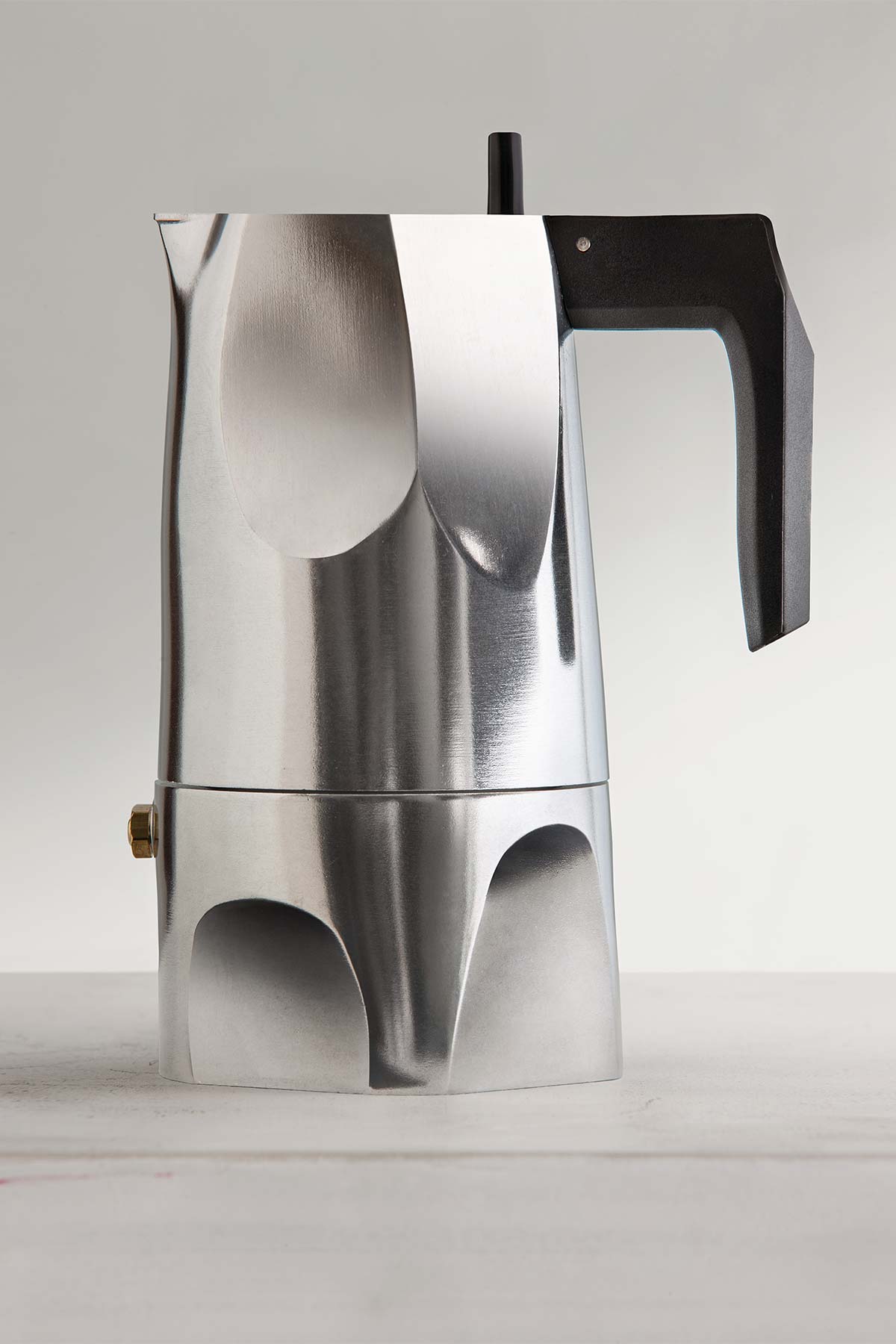 Ossidiana by Alessi, design Mario Trimarchi - Photo © Santi Caleca
